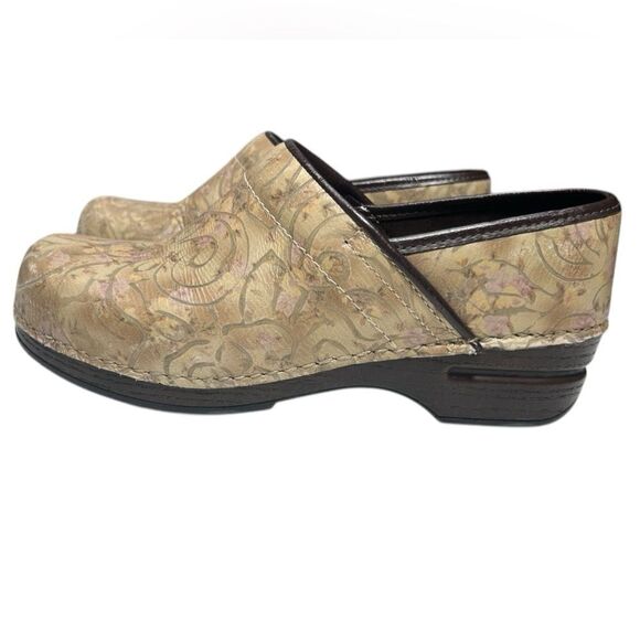 Dansko XP Floral Leather Clogs Slip Resistant Slip On Nurse Shoes Metallic - Picture 4 of 10